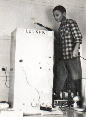 "Нещо май бобината не е наред..." най-младия оператор на 13 години Румен Сърнов / сега LZ2DD/