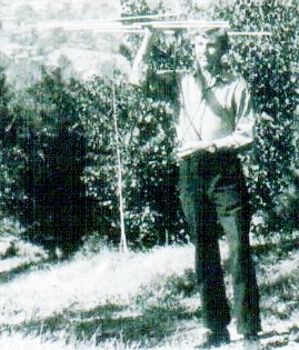 Кирил Илиев се ориентира за посоката на лисицата на 144 MHz - 1966/?/