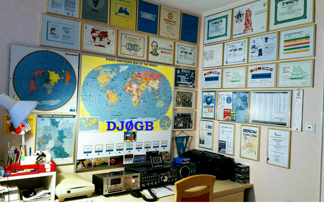 Тук е една снимка на моят шак със всичките ми 22 дипломи в Нюрнберг